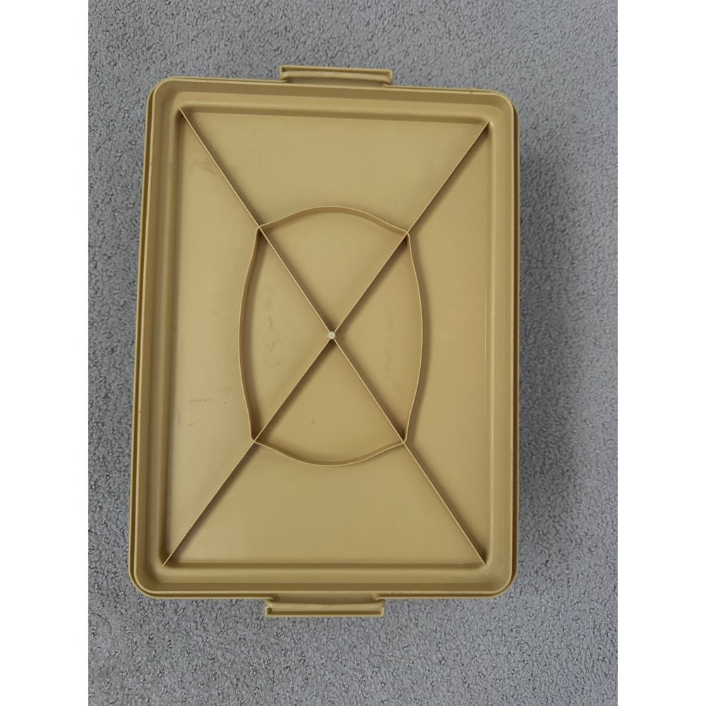 TUPPERWARE Vintage Rectangular Cake Taker Harvest Gold w/Handle/Lid Container - Picture 5 of 11